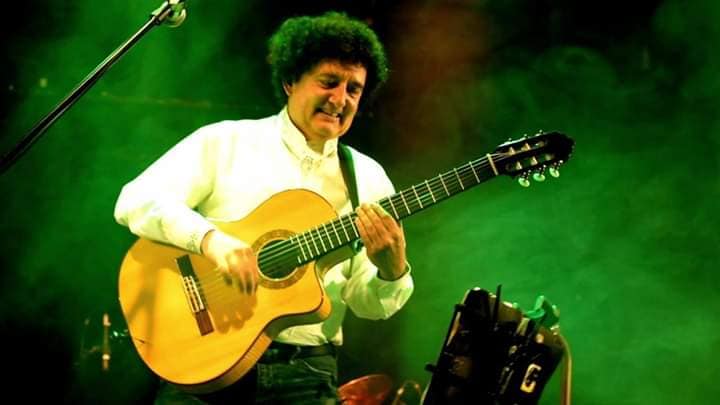 Galardonan al “Papirri” con el premio Maya 2024 por sus 45 años de trayectoria musical
