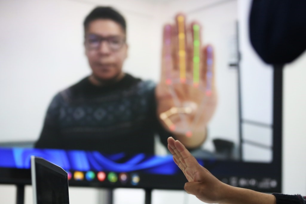 Estudiantes bolivianos desarrollan ‘Slite’, el juego que enseña lenguaje de señas