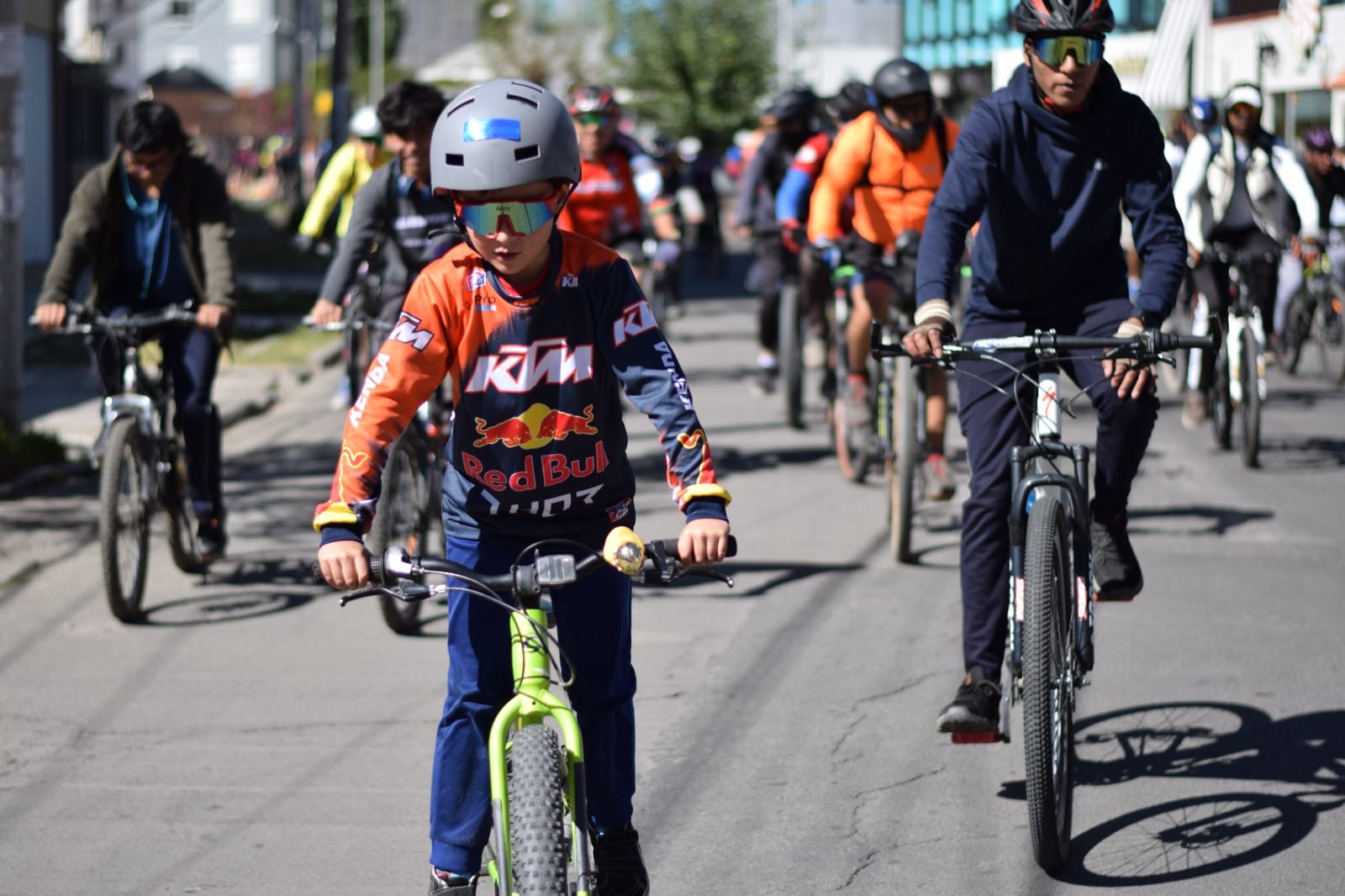 on el propósito de fomentar el uso de transportes amigables con el medio ambiente y promover la micromovilidad urbana, los Gobiernos Autónomos Municipales de La Paz y El Alto invitan a la población a participar en la primera RODADA INTERMUNICIPAL “BICICULTURA DE ALTURA 25K”.