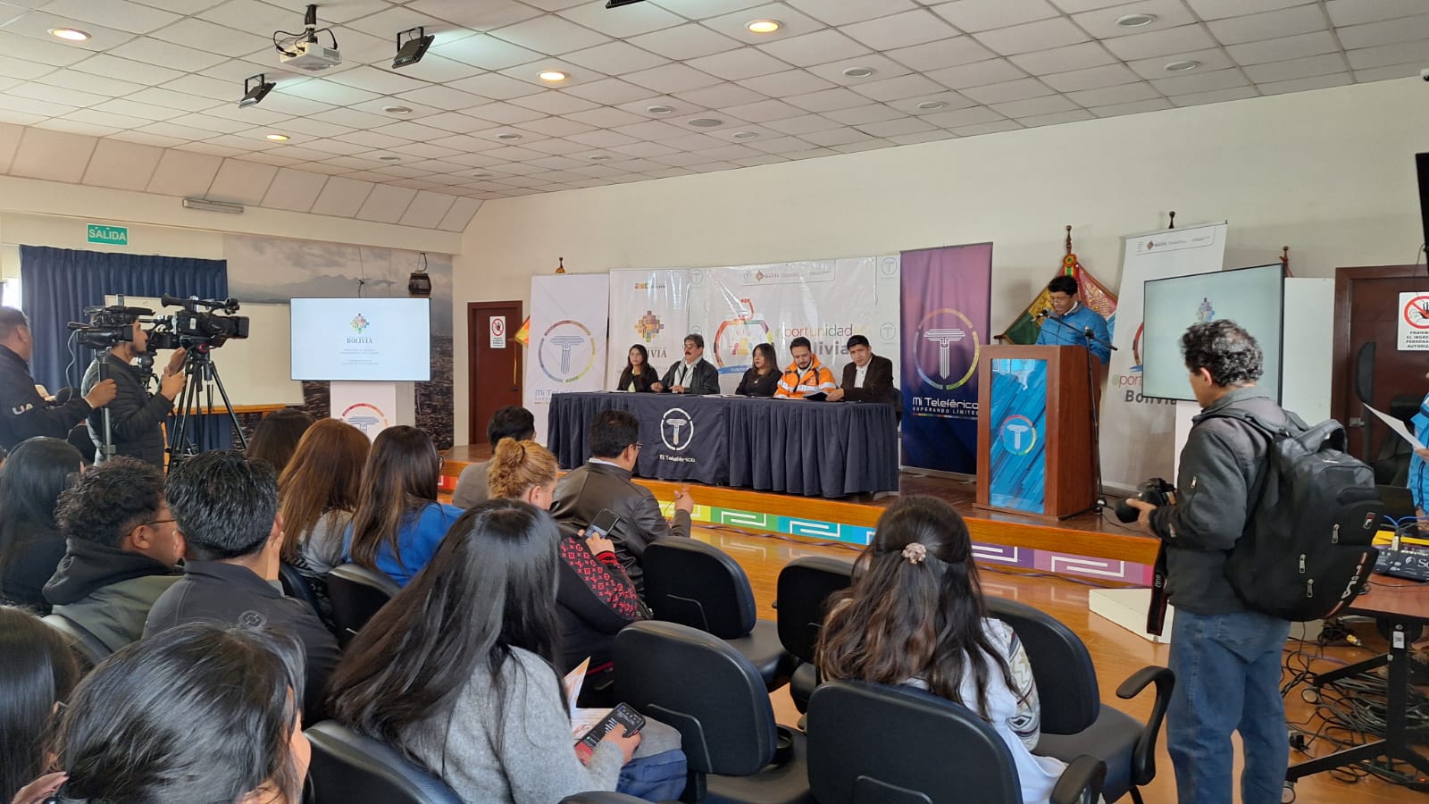 Lanzan el Programa 'Oportunidades Bolivia' para apoyar a jóvenes emprendedores