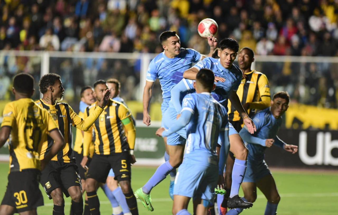Con este resultado, la lucha por el título del torneo Clausura del fútbol profesional boliviano sigue más abierta que nunca.