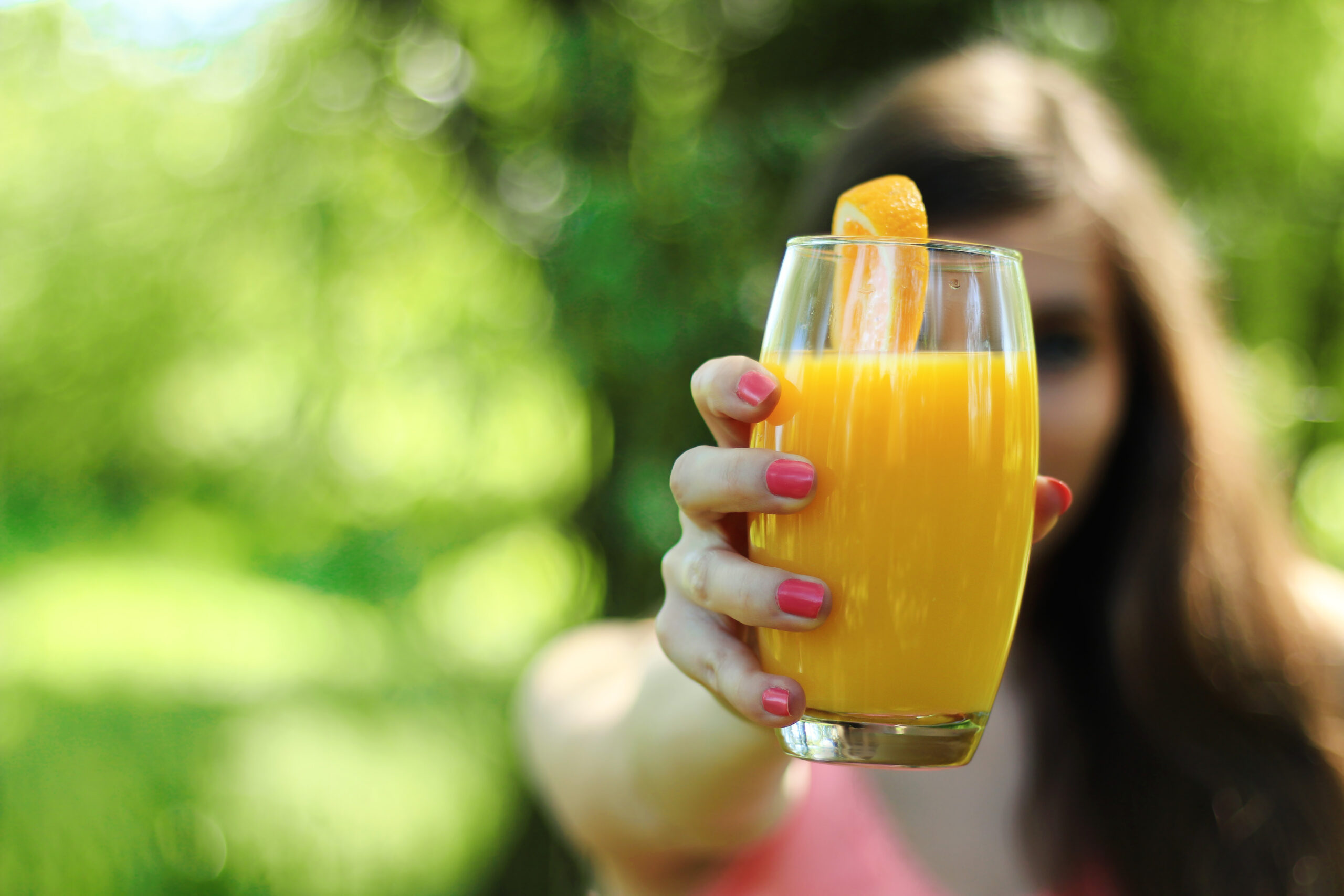 Recomiendan que la gente consuma leche, líquidos y frutas cítricas para reducir los efectos negativos de la contaminación