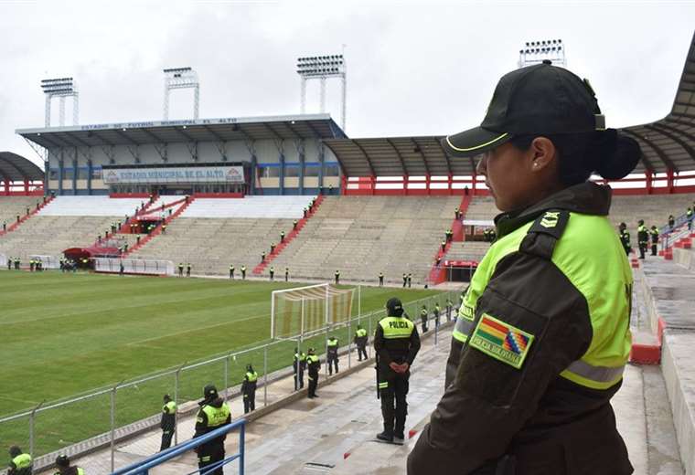 Un total de 1.800 policías serán desplegados para el partido Bolivia-Colombia por las Eliminatorias Sudamericanas al Mundial 2026, para precautelar la seguridad de todos los aficionados que irán al Estadio Villa Ingenio.