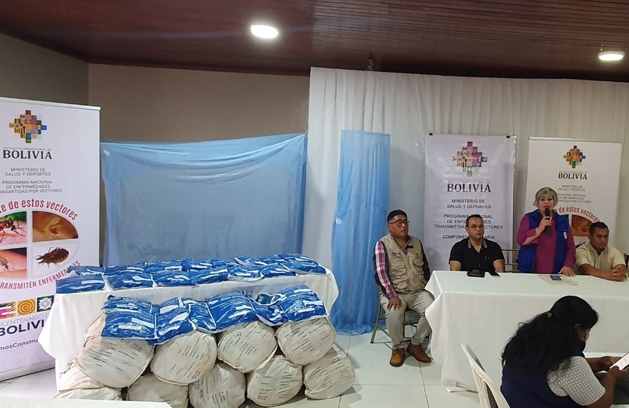 El Ministerio de Salud y Deportes inició una campaña para prevenir la malaria en las regiones amazónicas de Beni, Pando y La Paz. A partir de octubre, se distribuirán 115 mil mosquiteros tratados con insecticida de larga duración a la población