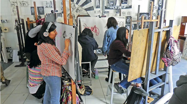 Las mujeres lideran en Artes Plásticas y Diseño Grafico de la UMSA con un 52%