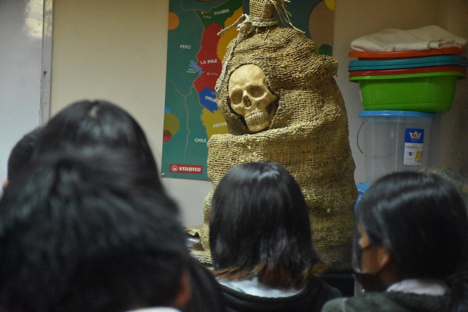 La Alcaldía de La Paz ha implementado talleres en distintas unidades educativas para concienciar a los estudiantes sobre la importancia de proteger y valorar el patrimonio cultural del municipio.