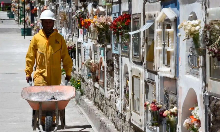 Suspende exhumaciones en el Cementerio General de La Paz hasta después de Todos Santos