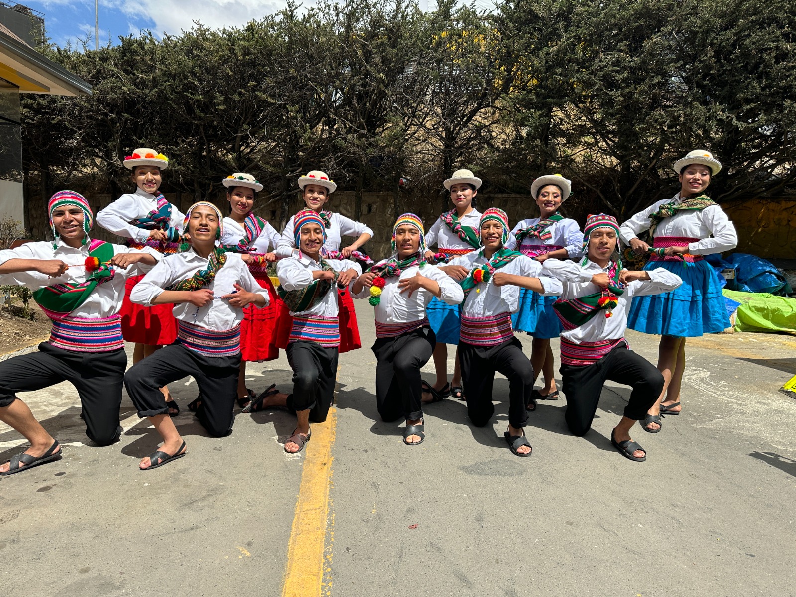 Inicia el VI Encuentro Nacional de Danzas Autóctonas en el Distrito 8 con un Toro como Premio Principal 