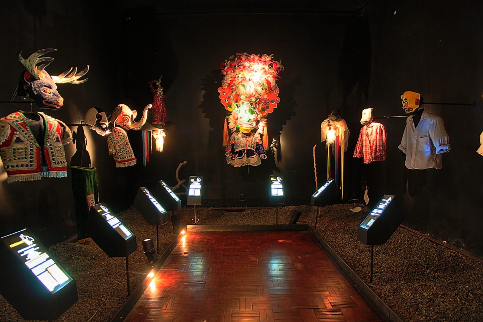 Estudiantes de La Paz y El Alto redescubren la cultura en visitas nocturnas al Musef