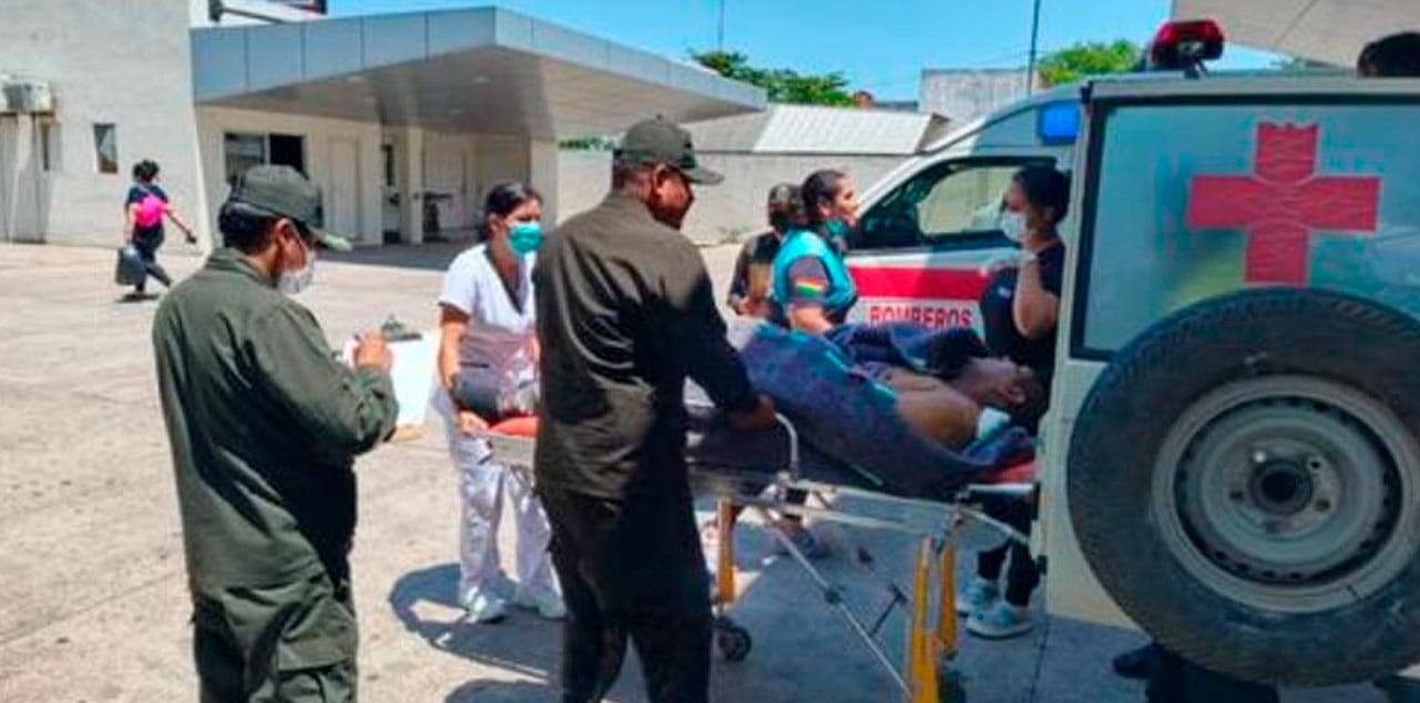 El presidente Luis Arce condenó los actos de violencia contra policías y periodistas en Mairana, Cochabamba, cometidos por grupos de bloqueadores afines a Evo Morales. Arce aseguró que estos hechos no quedarán impunes y expresó su solidaridad con las víctimas.
