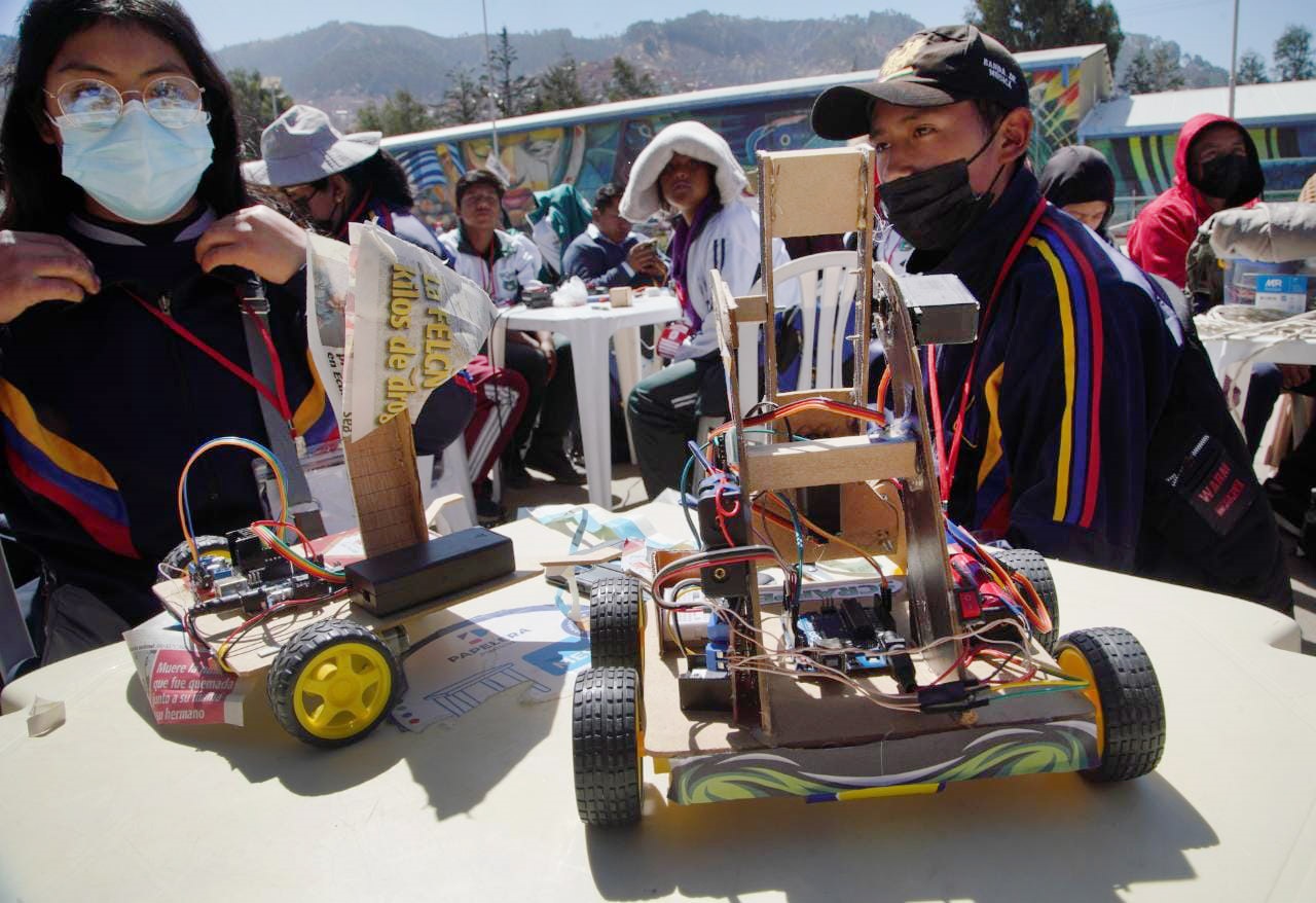 El 9 y 10 de noviembre, Sucre será sede del I Campeonato Nacional de Robótica 'Rumbo al Bicentenario Sucre-Bot', un evento que busca fomentar el ingenio y las habilidades tecnológicas en niños y jóvenes de toda Bolivia.