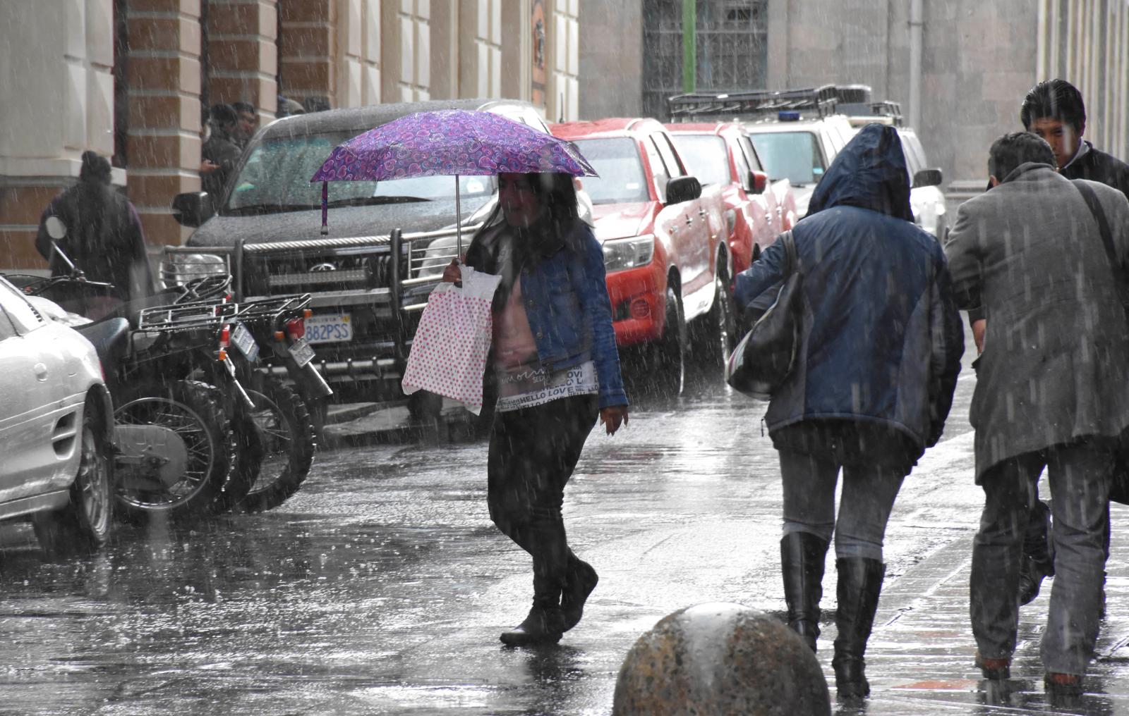 Tormentas eléctricas ponen en alerta a varias regiones del país