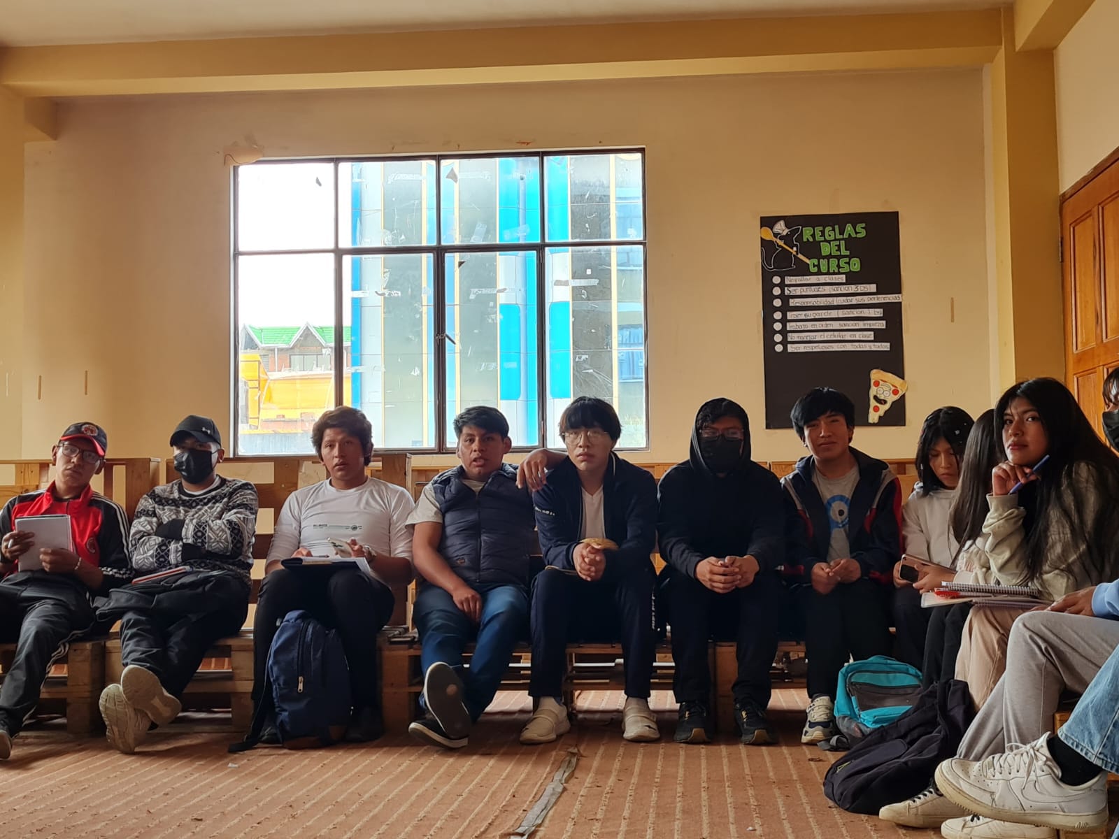 Con el inicio de las vacaciones escolares, Espacio Joven, un proyecto de la Unidad de la Juventud de la Secretaría Municipal de Educación y Culturas, ofrece cursos gratuitos en Ofimática y Barbería para jóvenes de 16 a 28 años en el Distrito 5 y otros interesados de El Alto.