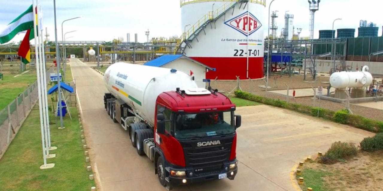 YPFB acelera el ingreso de combustible para normalizar el abastecimiento en el país