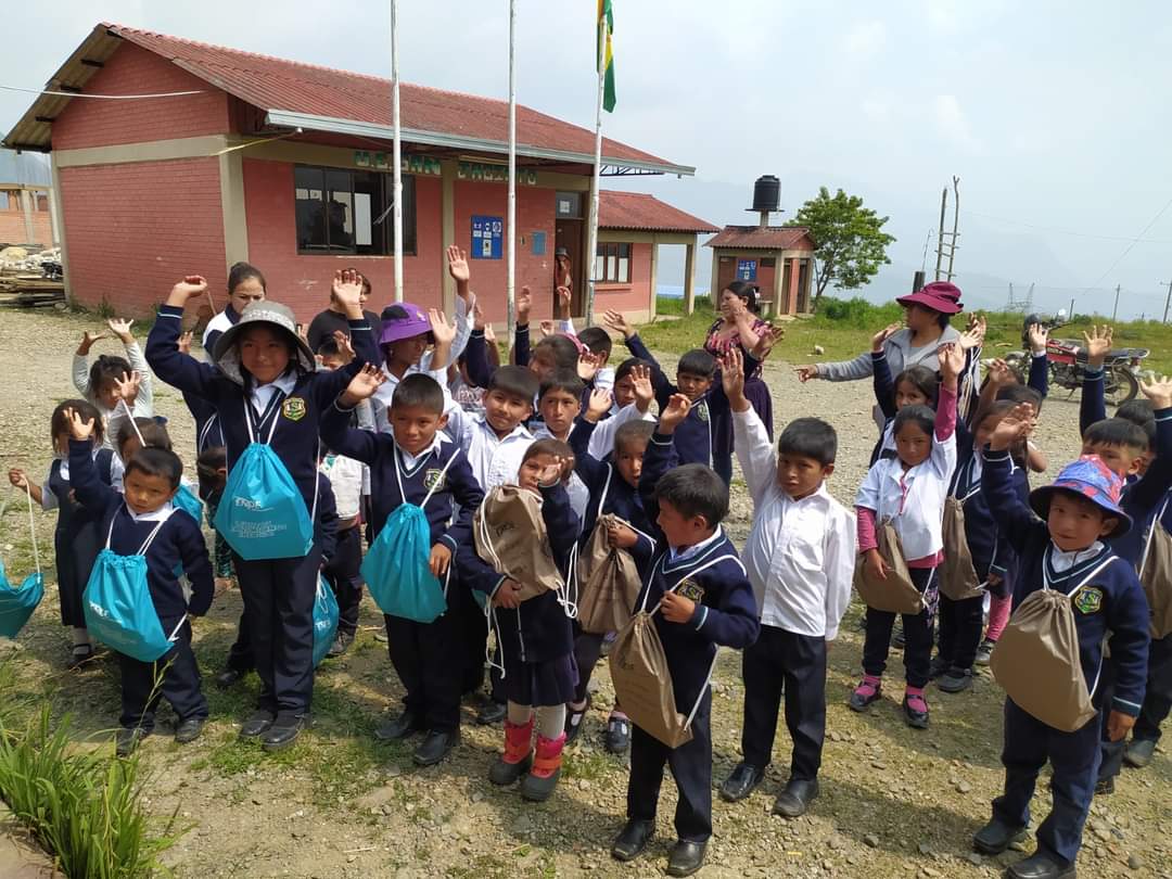 ENDE capacita a más de 9,000 estudiantes de áreas rurales en el uso seguro de la electricidad