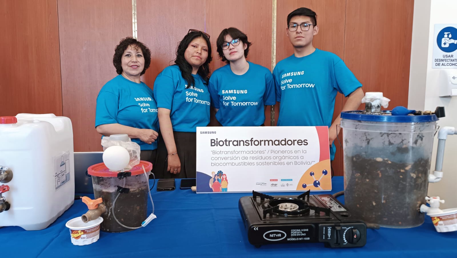 Estudiantes paceños ganan con proyecto de biogás en competencia nacional