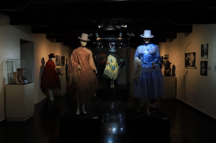 La historia y moda de la chola boliviana en una exposición imperdible en La Paz