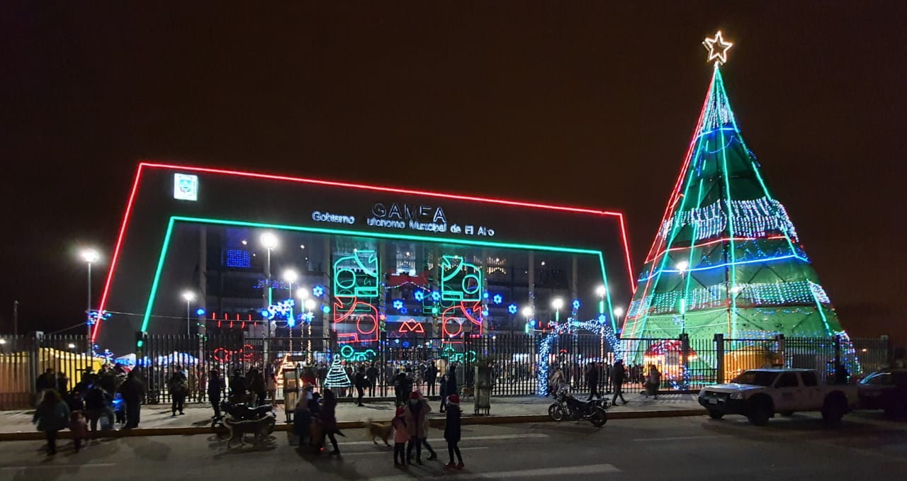 El Alto cuenta las horas para encender el árbol de Navidad más grande de Bolivia