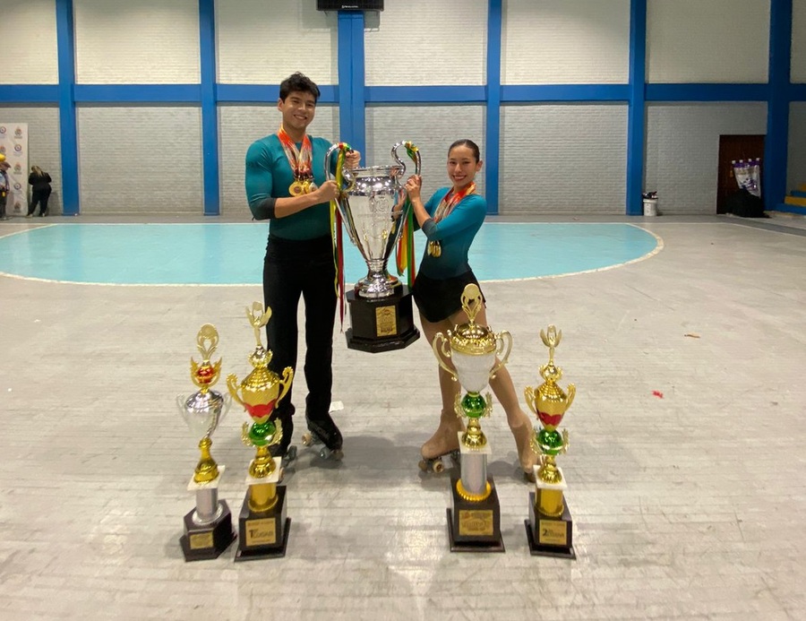 Anahí Saavedra y Paulo Andia, jóvenes talentos del programa “Sueño Bicentenario”, arrasaron en el Campeonato Nacional Clausura de Patinaje Artístico Interclubes, celebrado del 22 al 24 de noviembre en Cochabamba.