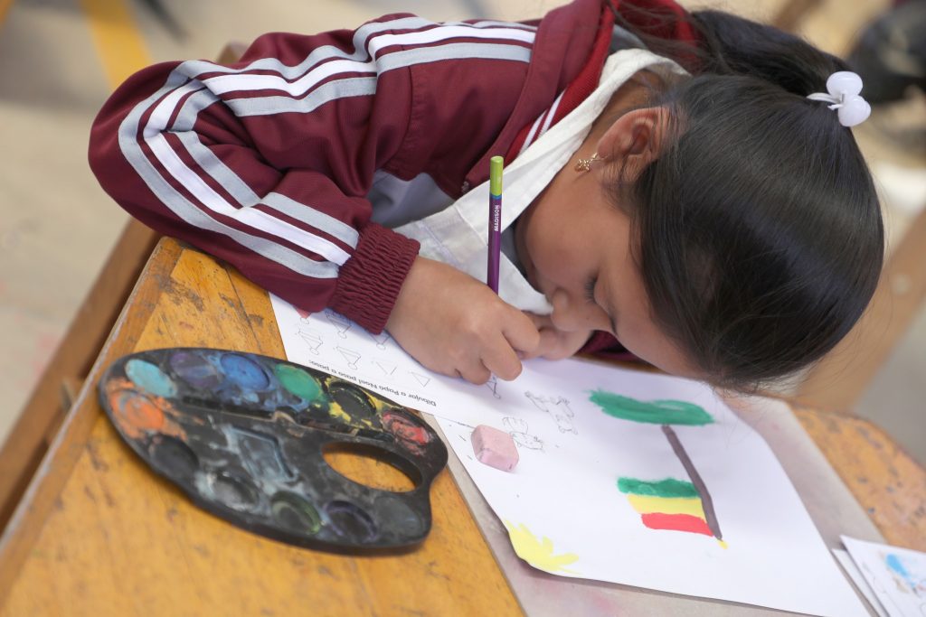 Niños y maestros transforman la educación con actividades innovadoras