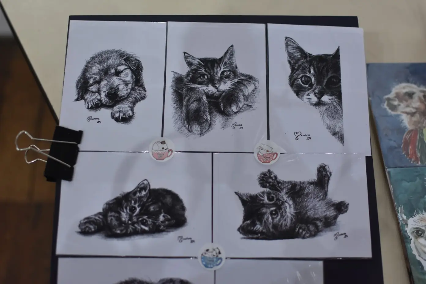 Descubre la magia de los gatos en las acuarelas de Ángela Tola
