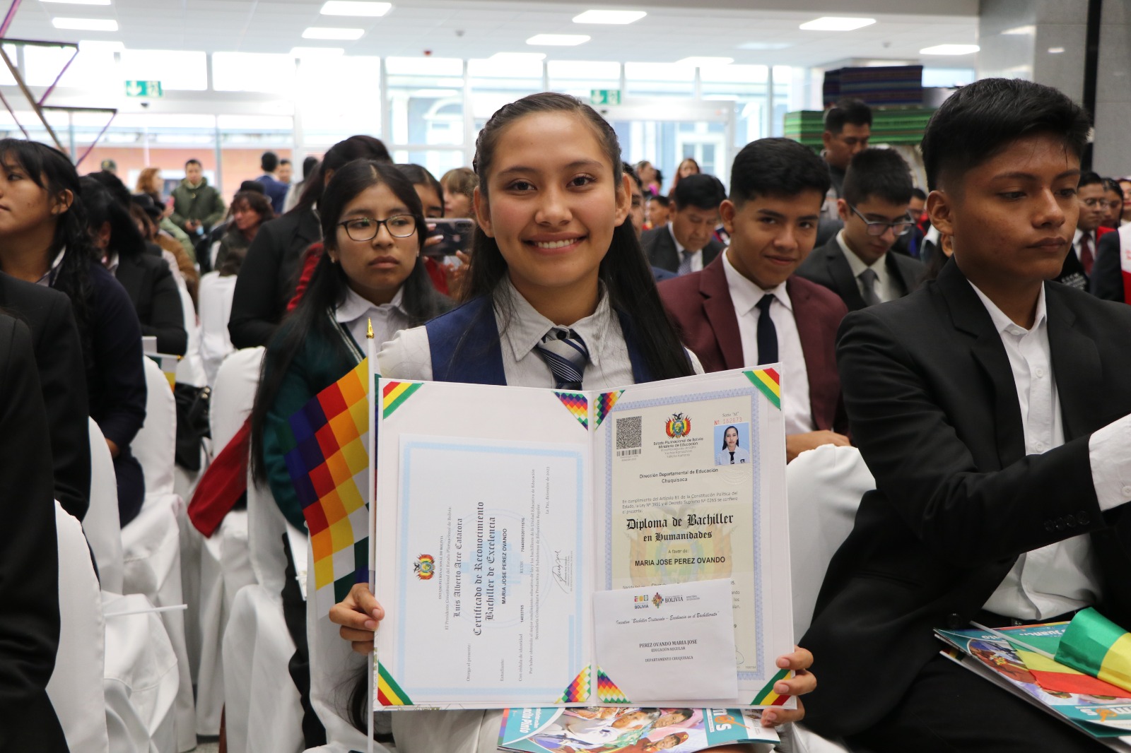 Bachilleres destacados reciben incentivos y acceso a universidades públicas