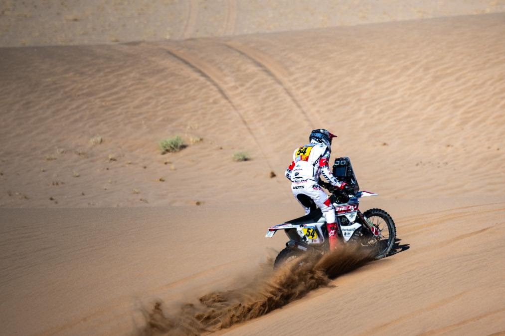 Daniel Nosiglia se destaca entre los 20 mejores en el Rally Dakar 2025