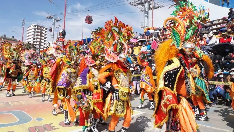 Sin restricciones al alcohol, el Carnaval de Oruro busca atraer más turistas