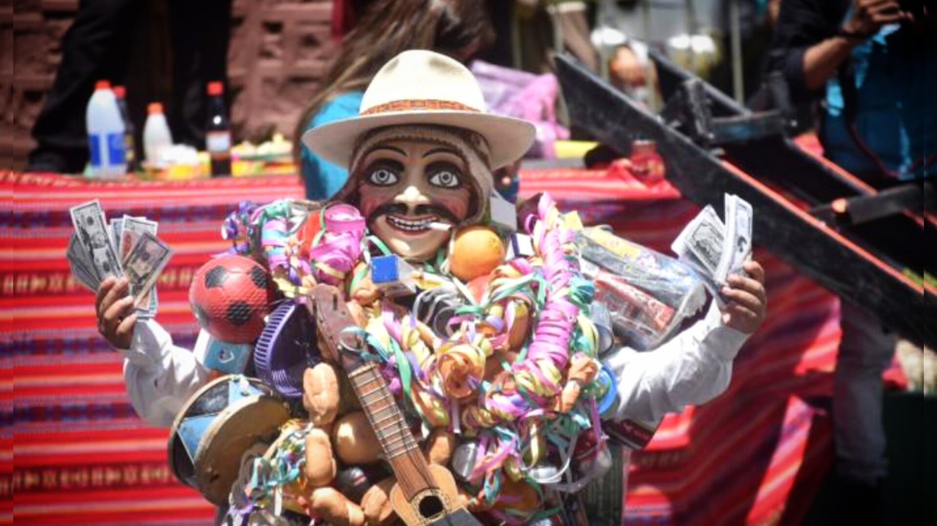 Feria de la Alasita en La Paz se extiende hasta el 23 de febrero