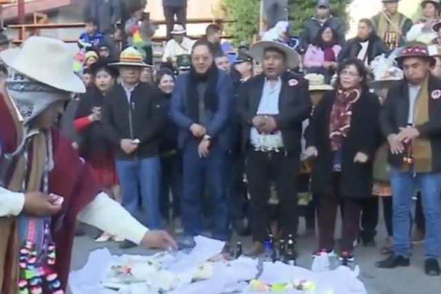 Arce inicia la XXXII Anata Andino del Bicentenario en Oruro con ofrenda a la Pachamama