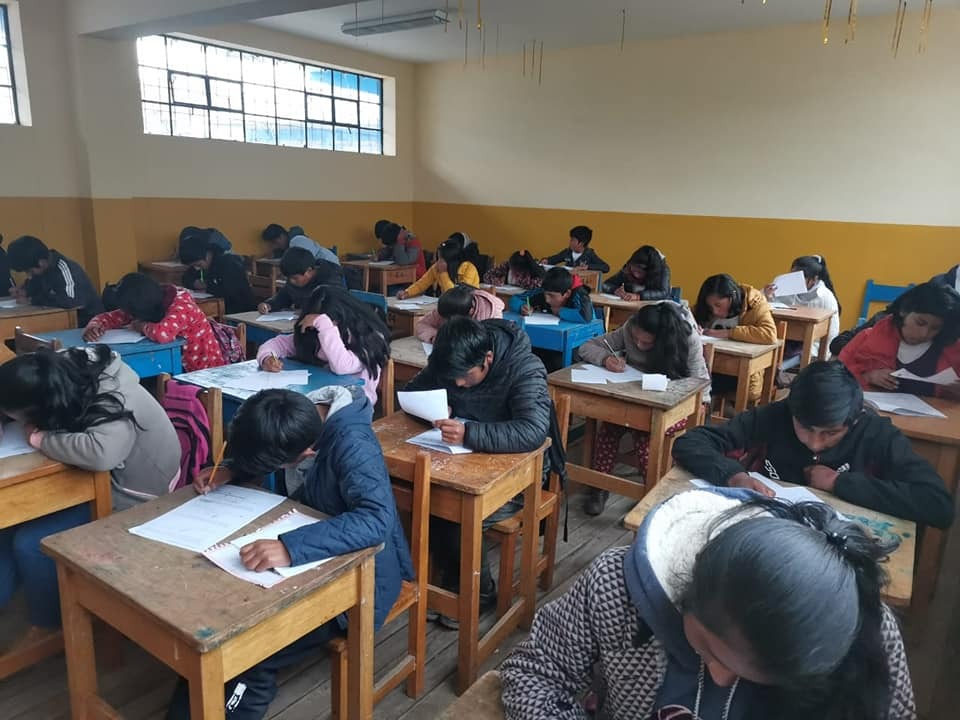 Gobierno adapta las clases ante dificultades por lluvias y abastecimiento de combustible