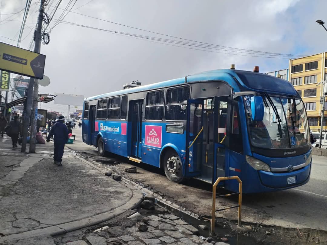 Bus Municipal suspende servicio por falta de combustible