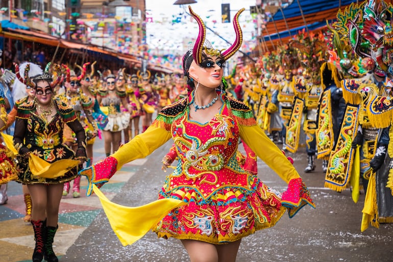 Carnaval del Bicentenario mueve Bs 663 millones y recibe reconocimientos internacionales