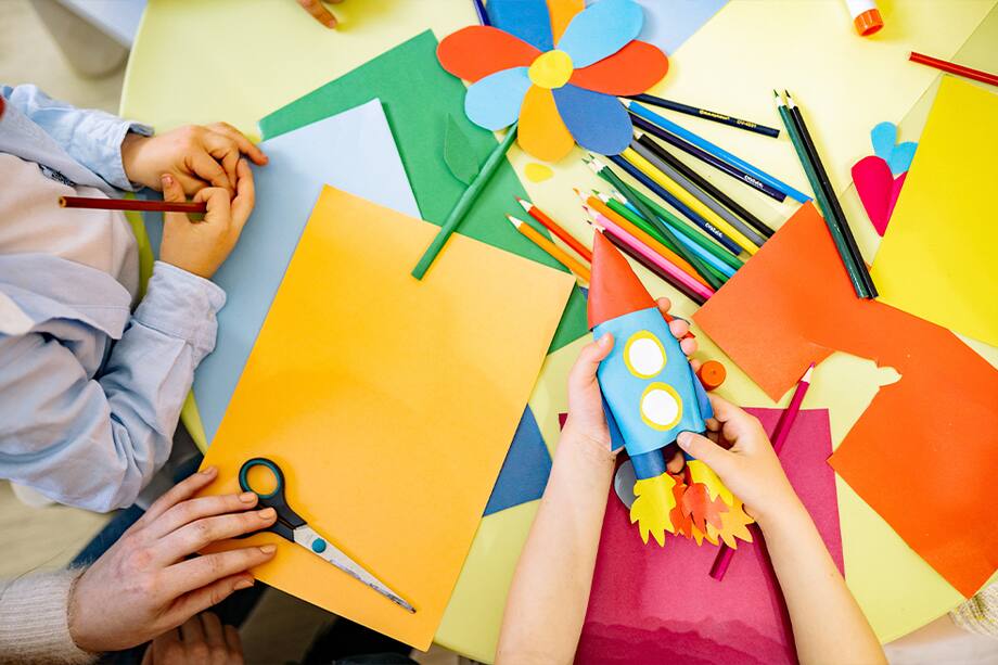 Tarjetas con amor: actividad gratuita para celebrar a mamá en la Biblioteca Villa Victoria
