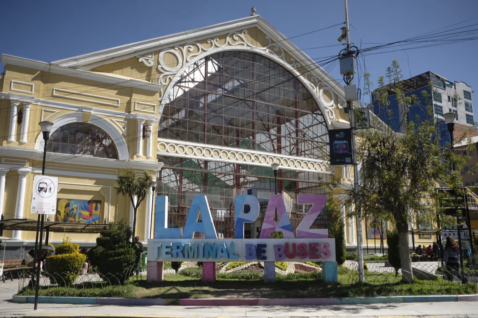 Se reactivan los viajes desde La Paz al interior del país tras pausa en bloqueos