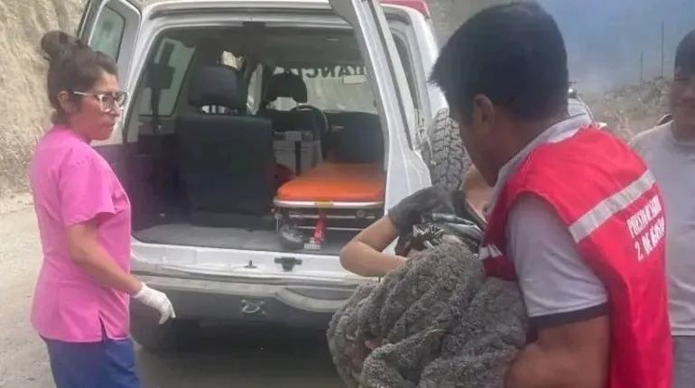 Vehículo se embarranca en Caranavi: tres fallecidos y un niño herido
