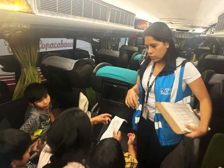 ATT controla viajes de menores y cobros excesivos