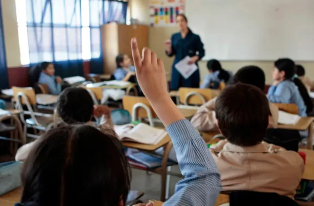 Seis partidos hablan de educación rumbo a las elecciones 2025