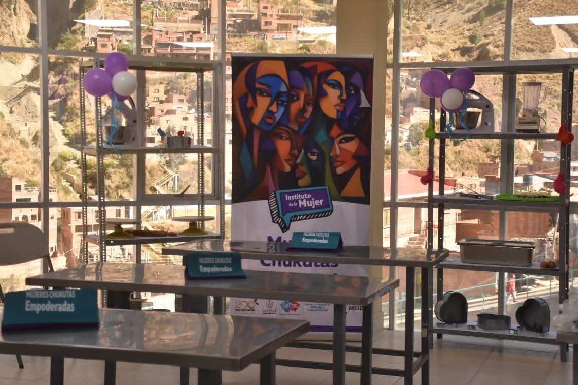 Abren cursos de cocina y make-up para empoderar mujeres de La Paz