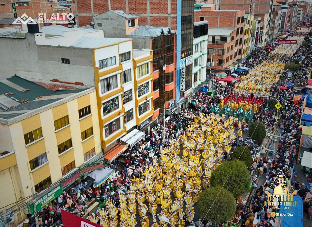 Juventud y fe iluminan El Alto en la Entrada del Carmen