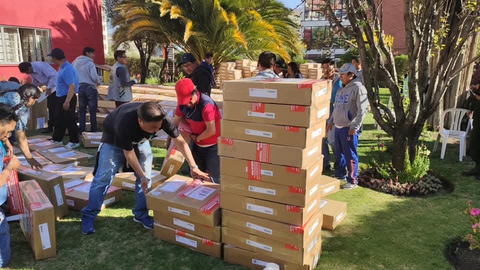 Papeletas para las elecciones llegan con resguardo a La Paz y Santa Cruz