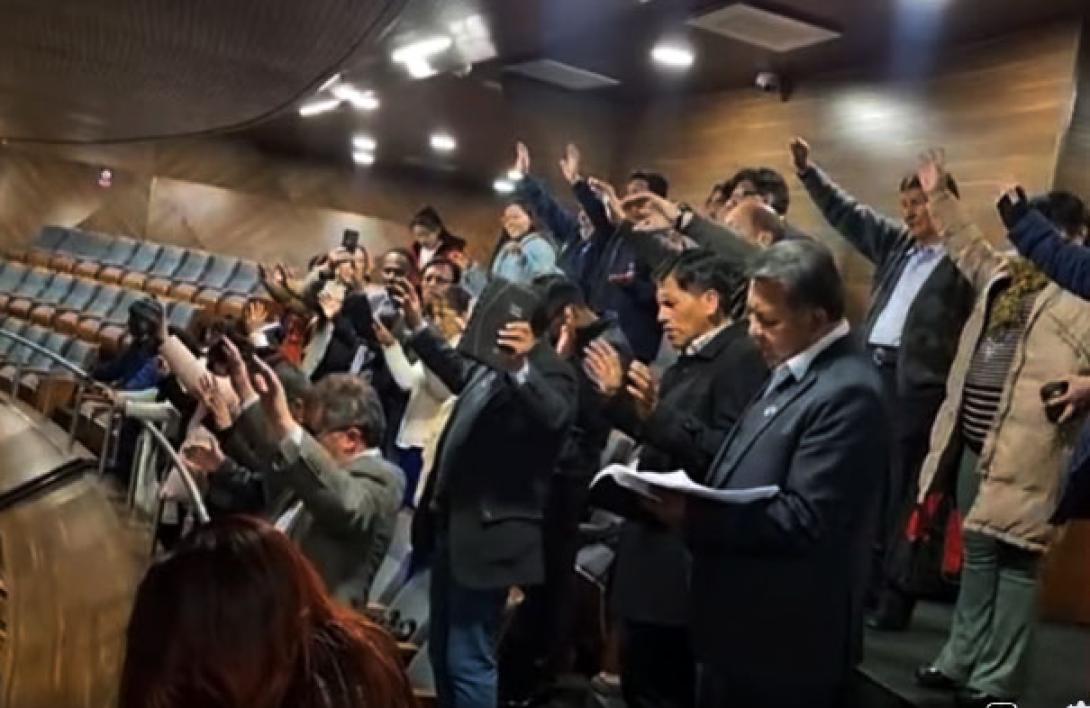 Evangélicos oran en la Asamblea Legislativa para sacar a los ‘demonios’