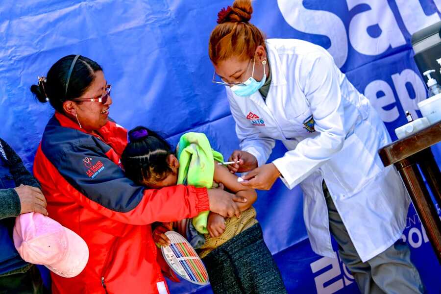 El Alto activa una gran campaña de vacunación contra el sarampión para proteger a niños de 1 a 9 años
