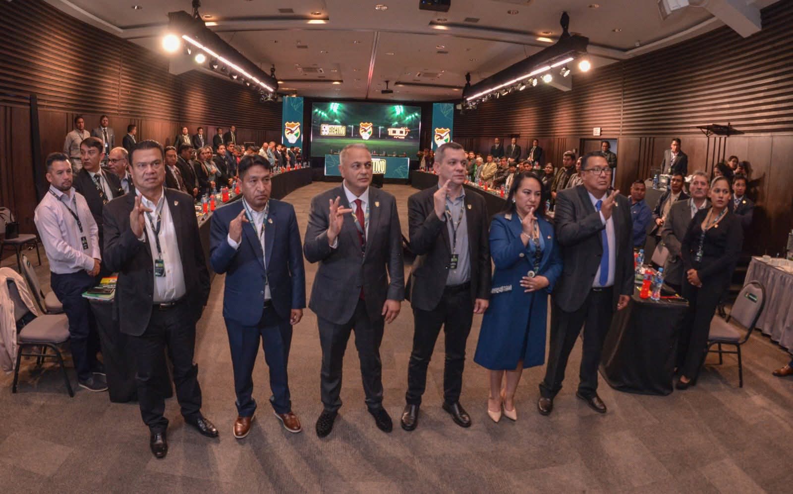 Fernando Costa seguirá al mando de la FBF y promete renovar el fútbol boliviano