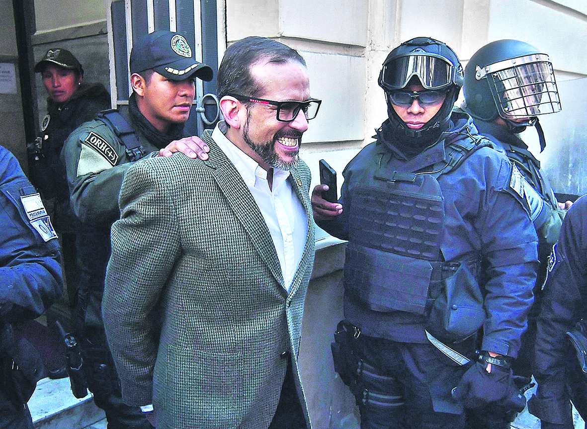 Camacho no llega y el juicio vuelve a postergarse