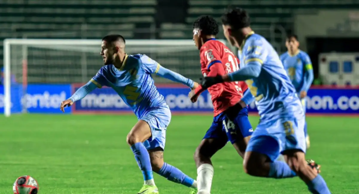 Wilstermann sorprende y derrota a Bolívar en La Paz