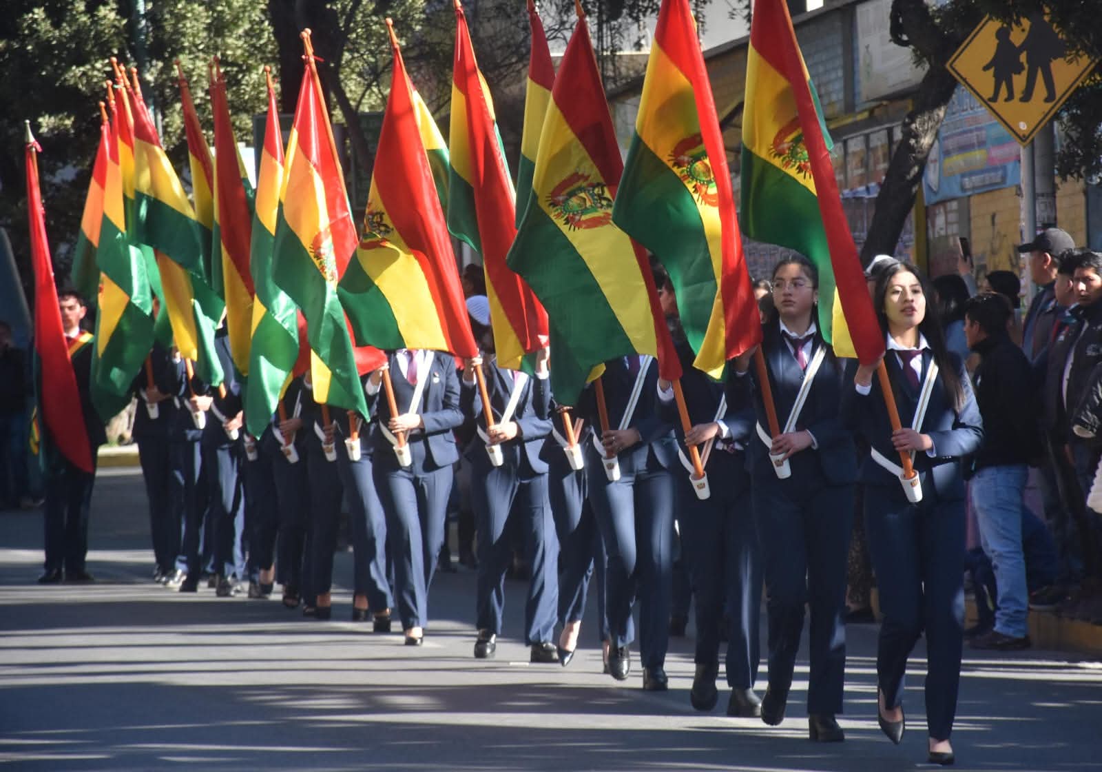 ¡Arrancan los desfiles patrios en la zona Sur con más de 60 colegios!