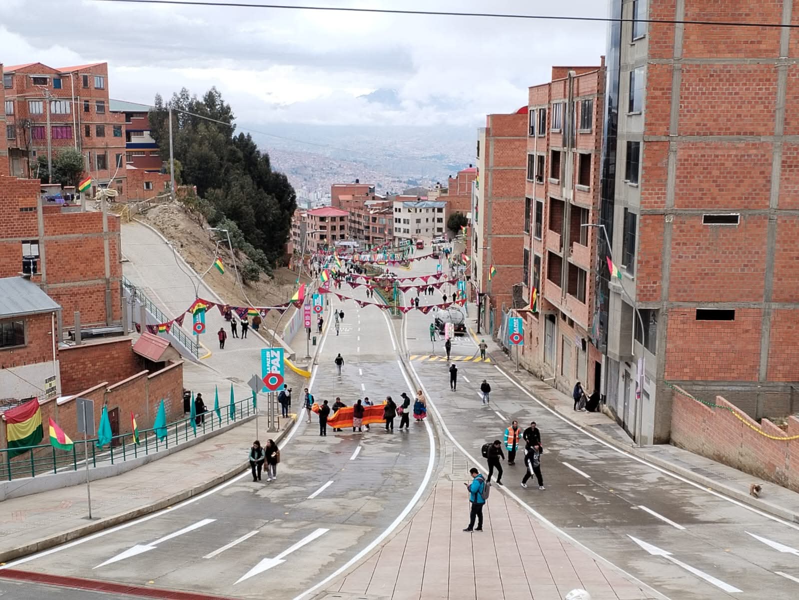 Nuevo acceso vial en Max Paredes: vecinos celebran la apertura de la avenida Apumalla