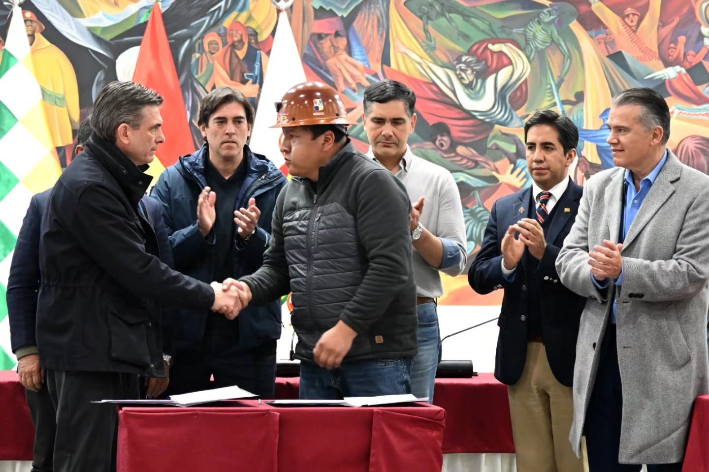 Gobierno y COB sellan un acuerdo