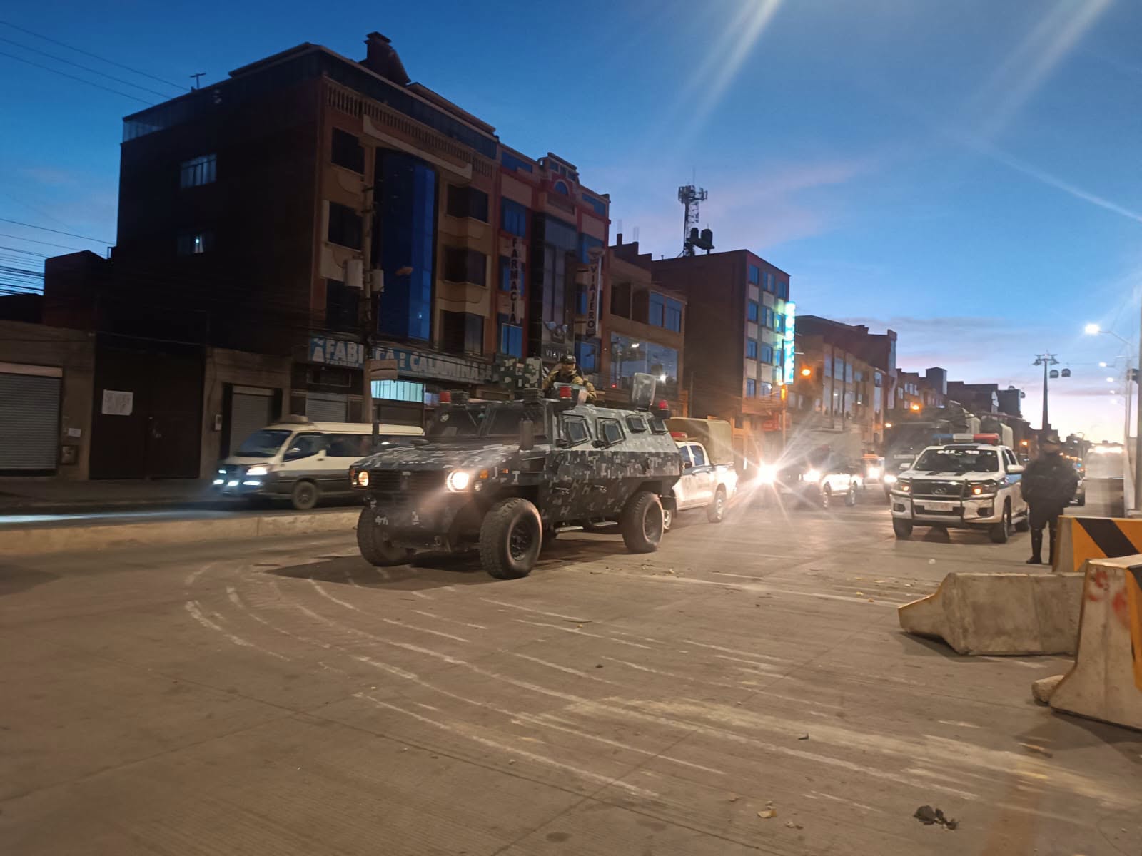 Operativo policial y militar en El Alto.